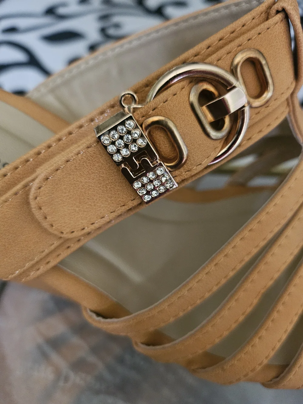 Pierre Dumas Tan Strappy Slide Mules with Buckle Accent Sz 10 NIB